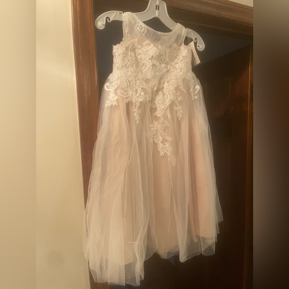 Brand new flower girl dress! - Picture 2 of 2